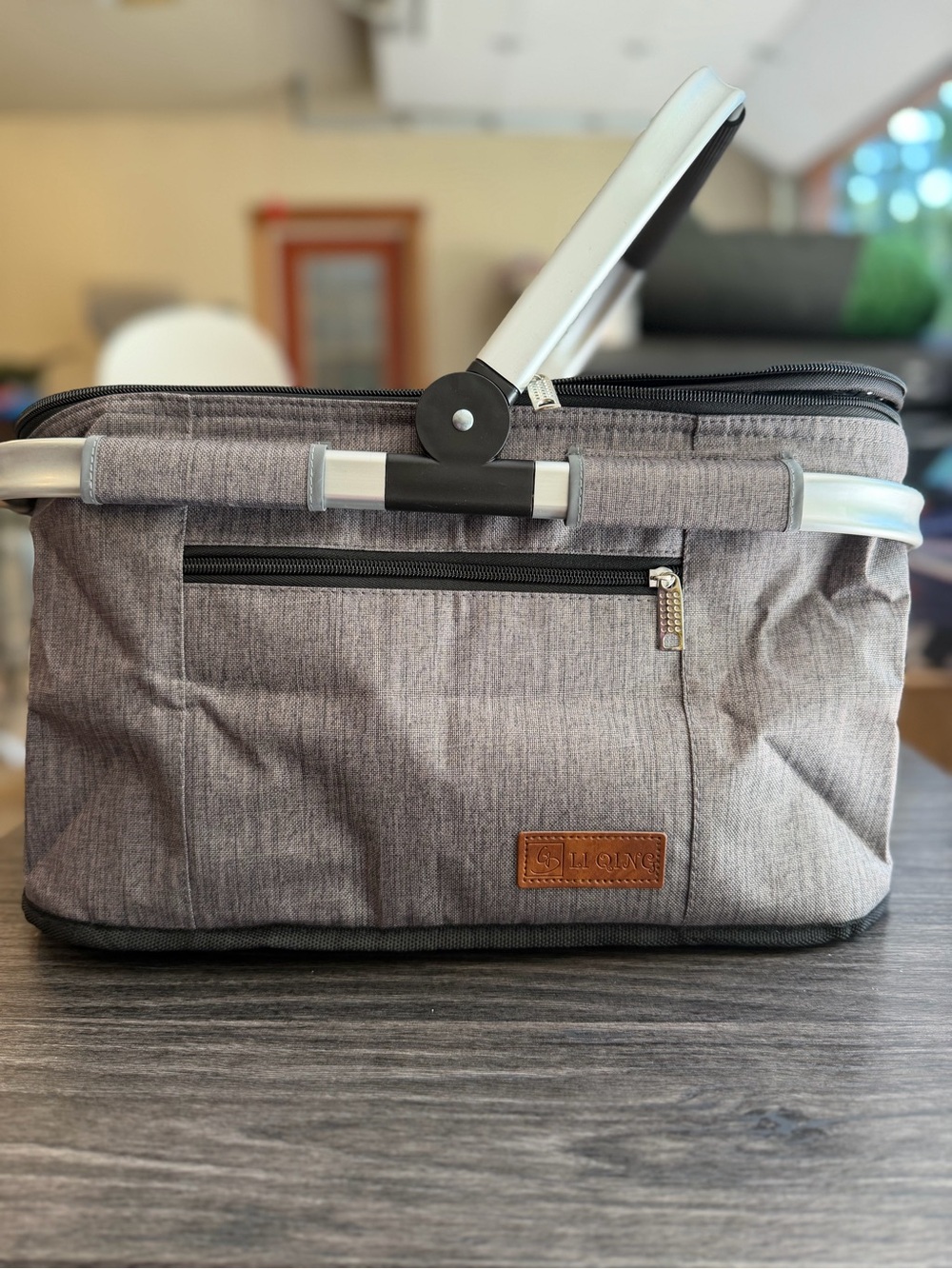 Insulated picnic basket